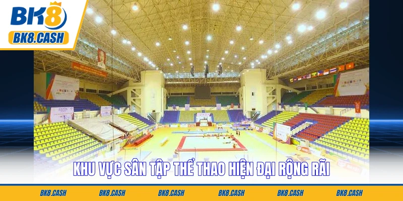 Khu vực sân tập thể thao hiện đại rộng rãi